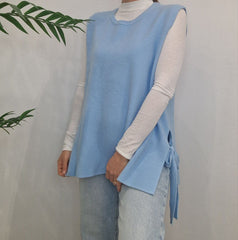 Gilet in lana con spacchi laterali