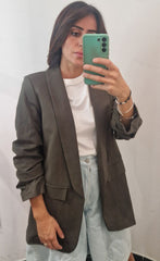 Blazer con riccio nella manica