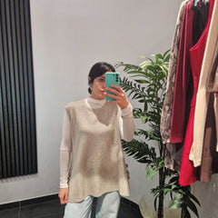 Gilet in lana con spacchi laterali