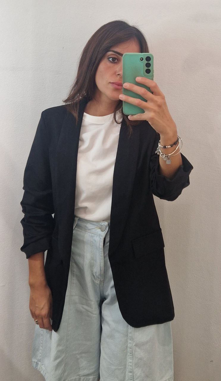 Blazer con riccio nella manica