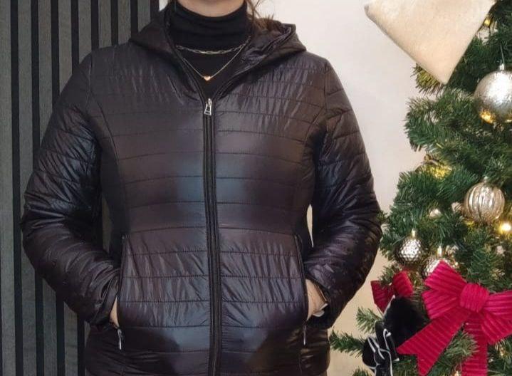 Giubbotto 100g nero con cintura e cappuccio
